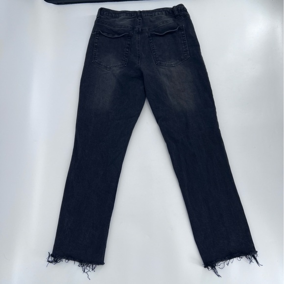Forever 21 Black Frayed Hem Cropped Jeans Size 31 Women’s - Picture 3 of 5